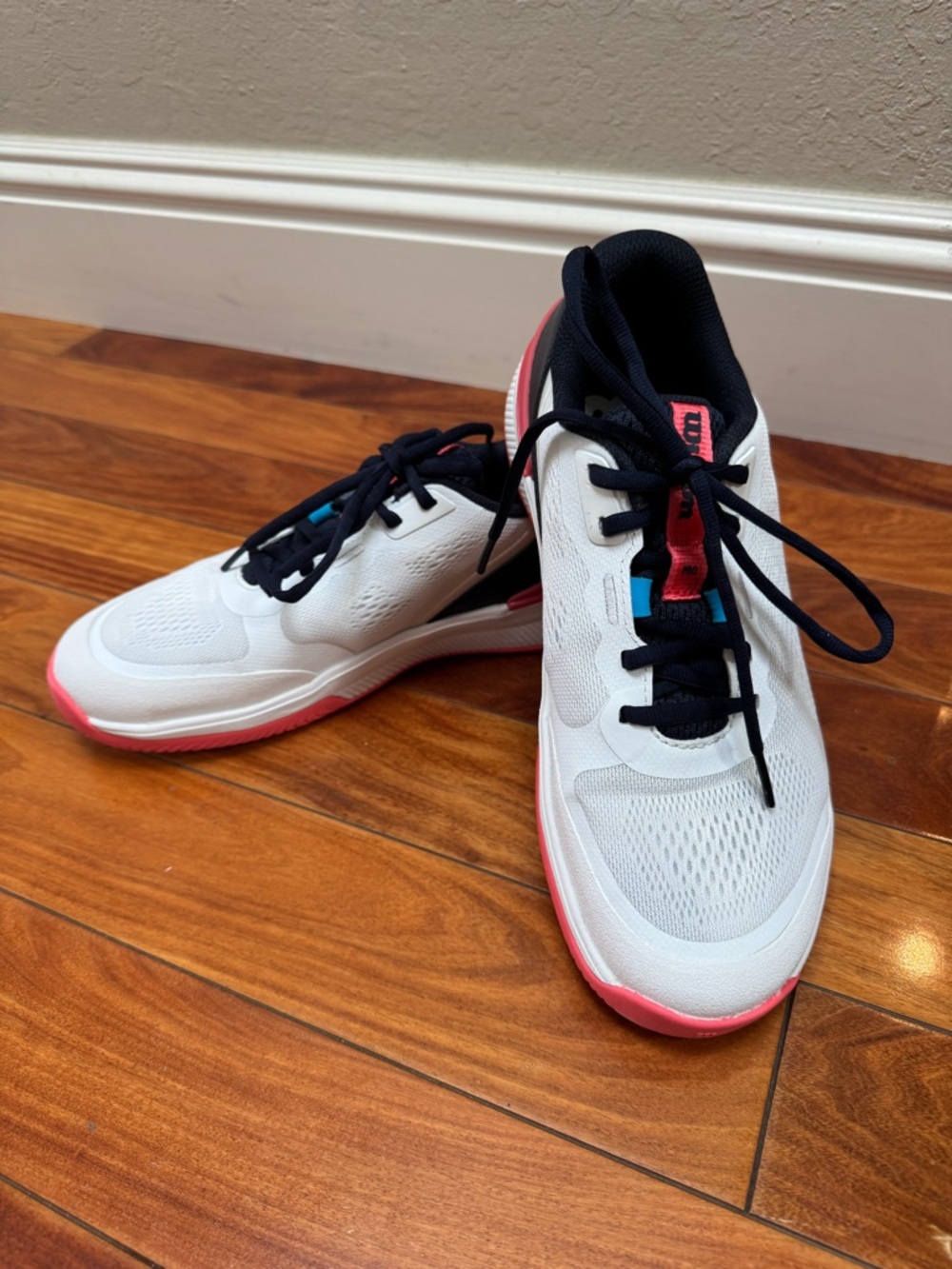 7WILSON Women's Intrigue Pro Tennis Sneaker, White/Navy